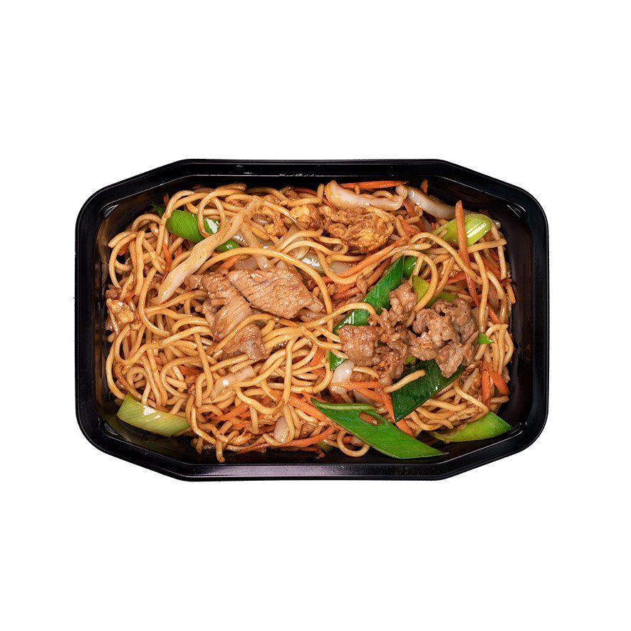 Wokade äggnudlar med biff